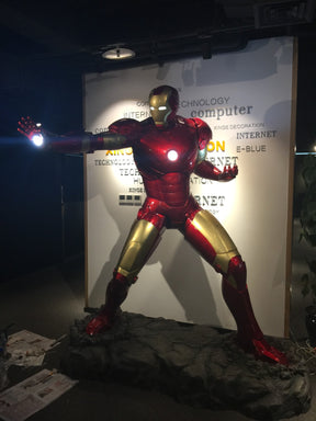 Iron Man 2.0 Attack Mode™ (210cm) - Atelier Home™