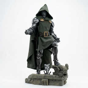 Dr. Doom (114cm)™ - Atelier Home™